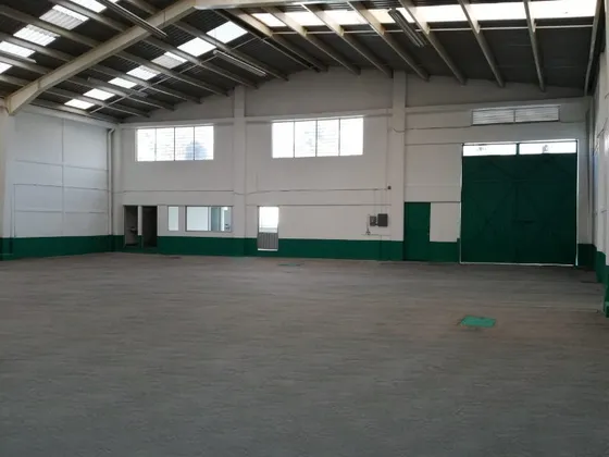 Bodega Con Excelente Ubicacion, Uso De Suelo Industrial, Entrada Para Trailer