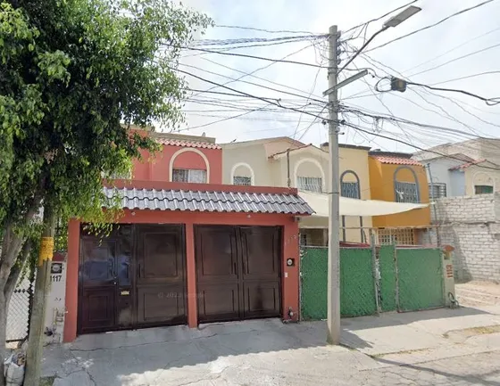 Casa En Recuperacion En La Colonia Residencial Tecnologico Gto. Sh05