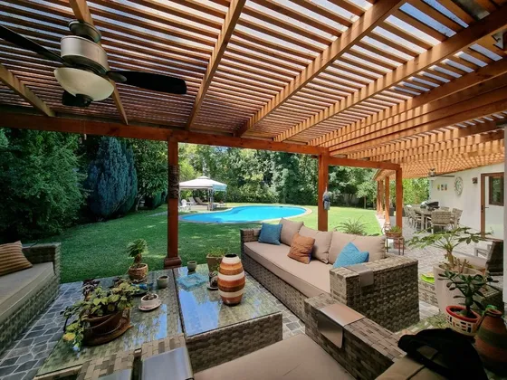 Hermosa Y Amplia Casa Con Lindo Jardín Y Piscina