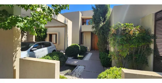 Casa En Venta Chicureo/4d+4b +servicios En Condominio
