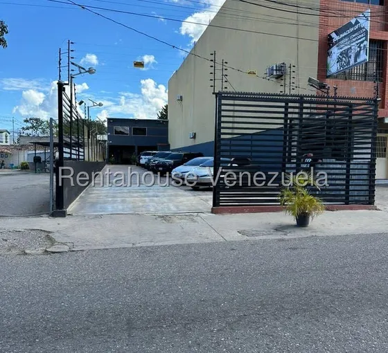 Amplio Y Moderno Local Comercial En Venta Para Consesionario De Vehiculos Centro De Barquisimeto. Cercano A Edificios Gubernamentales Y Poderes Publicos 25-8382 As-f 