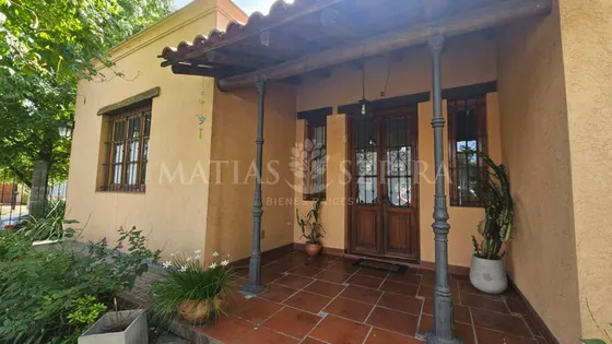 Importante Casa De Campo En Ituzaingó Norte Con Gran Parque Y Pileta