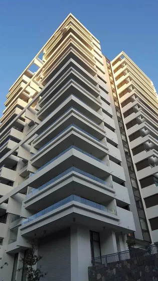 Arrienda Exclusivo Departamento 2d/2b + 2 Estacionamientos