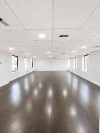 Oficina Habilitada En El Golf ( Las Condes). 1000 M2.
