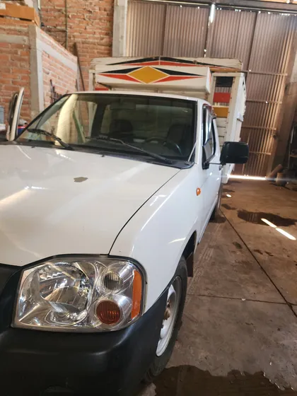 Nissan Np300 2.4 Chasis Mt
