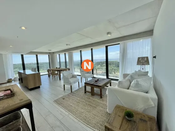  Apartamento De 1 Dormitorio En Edificio Surfside  Punta Del Este