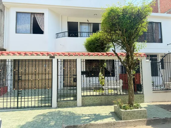 Vendo Casa De Dos Plantas Prados Del Limonar