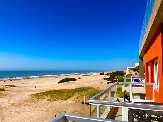 Alquilo Penthouse Frente Al Mar En Complejo Los Mirasoles, Las Gaviotas, Mar Azul. 