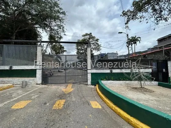 Apartamento Cómodo En Venta En Caricuao 2621907 Ijp