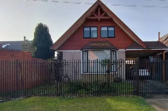 B) Se Vende Amplia Casa En Sector Residencial Jardin Austral