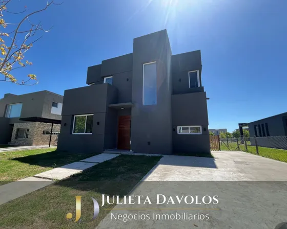 Casa En  Venta 6 Ambientes Puertos Del Lago Barrio Araucarias-escobar