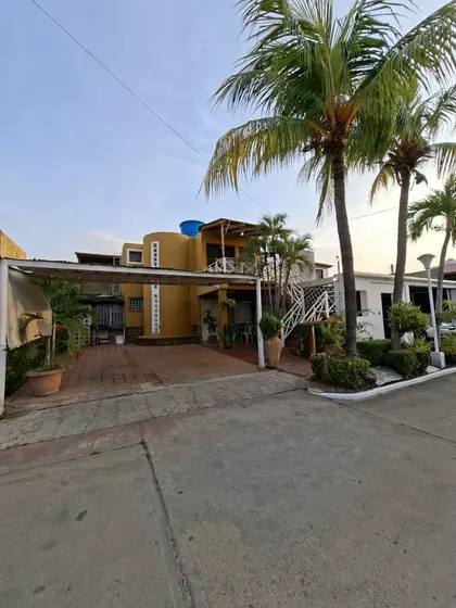 En Venta Townhouse En El Cortijo De Oriente, Barcelona.
