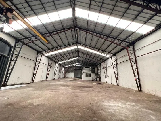 Galpón De 1.000 M2 Con Oficinas Santiago (97807)