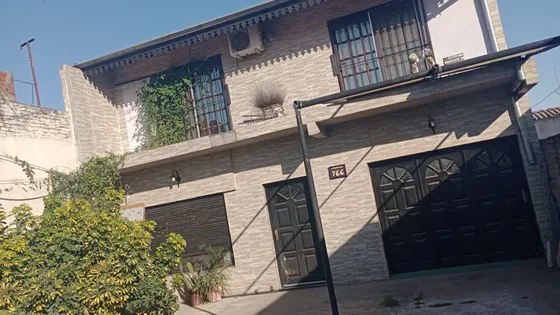 Casa De 5 Amb En 2 Plantas - Venta/permuta