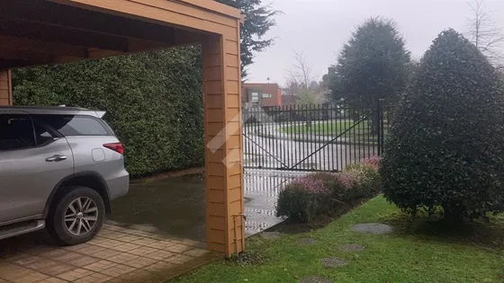 Casa En Venta De 5 Dorm. En Puerto Varas