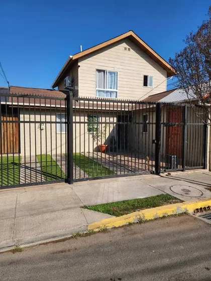 Espaciosa Casa Con Excelente Conectividad (174169)
