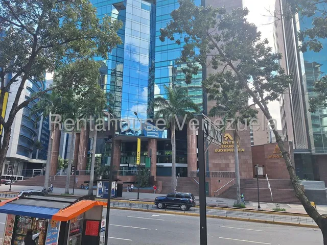 En El Rosal Funcional Local Comercial En Pb De 45 M² Con Vista A La Calle Y Baño Privado 25-11575 Mvg