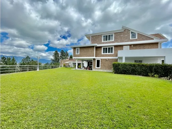 Se Vende Hermosa Casa En Lomas De La Lagunita