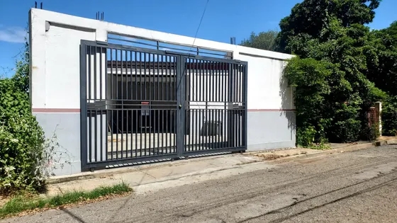En Alquiler Galpon En Muy Buena Ubicacion