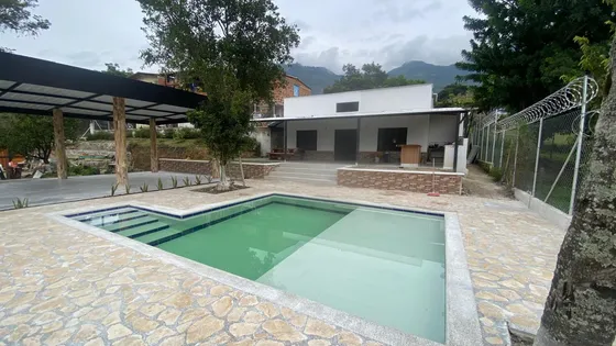 Encantadora Finca En Venta Copacabana 