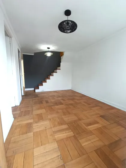 Cumbrespro Vende Luminosa Casa 3d/1b Con Estacionamiento