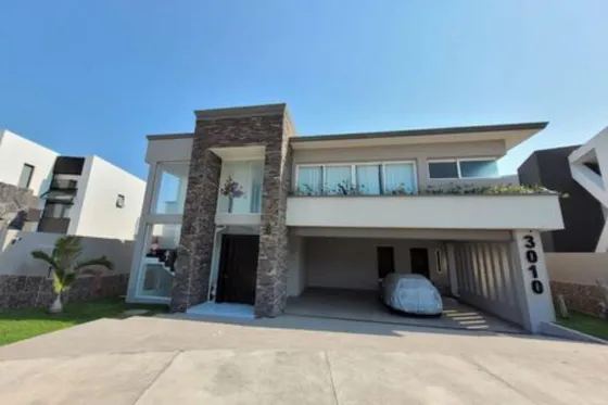 Casa En Punta Tiburón