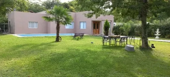 Casa En Venta - 2 Dormitorios 2 Baños - Escobar