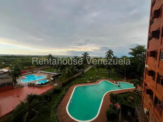En Venta Lindo Apartamento En El Milagro Resd Acasa Con Piscina Mls #27-3283 Lp