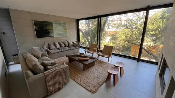 Casa En Arriendo De 5 Dorm. En Zapallar