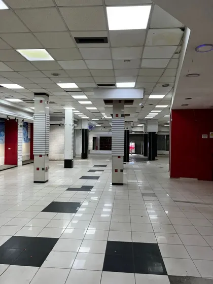 Pto. San Antonio Amplio Local Comercial  Barrio Céntrico.