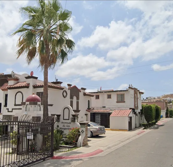 Casa En Venta- Privada Las Margaritas, Jardines De Agua Caliente, Tijuana, Bc- ¡remate Bancario!- Jmjc10