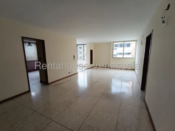 En Venta Amplio Apartamento En Cumbres De Curumo Mfl2518710