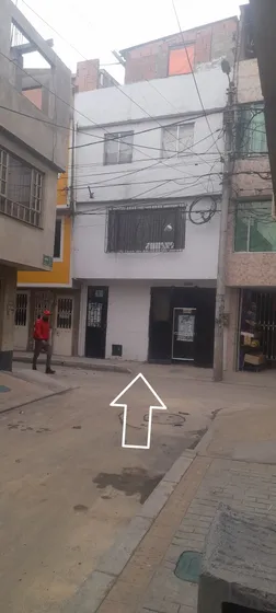 Permuto Casa De Cuatro Pisos 