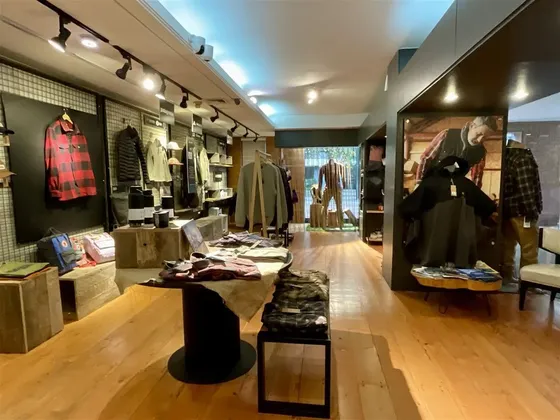 Local Comercial Sector El Golf, En Venta En Las Condes