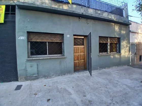 Venta Casa Multifamiliar, Galpon, José Ingenieros