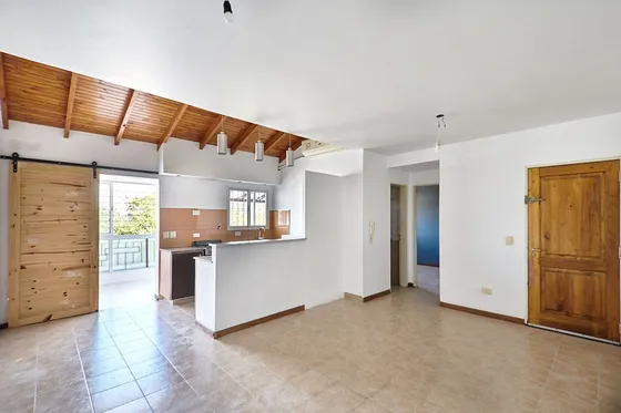 Depto 2 Amb Venta Balcon Cochera En Santos Lugares