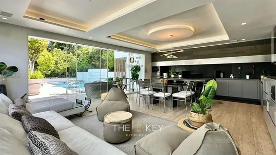 Casa En Venta De 6 Dorm. En Lo Barnechea