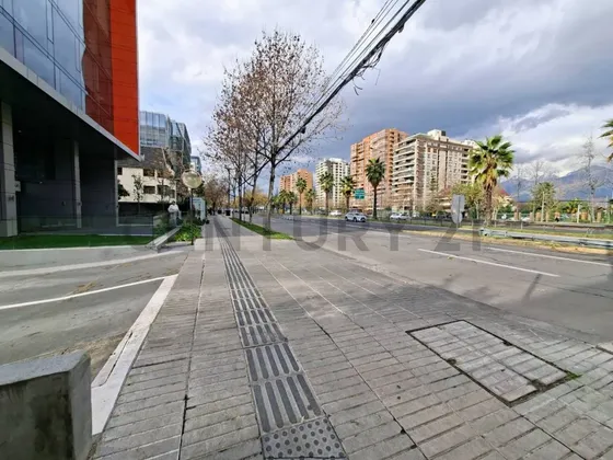 Estacionamiento Con Bodega En Venta | Excelente Ubicación...