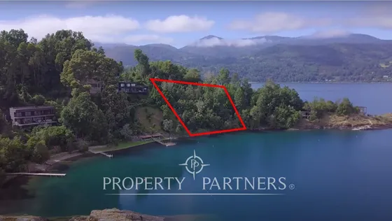Excepcional Lote De Frente Al Lago En Una Penínsul...
