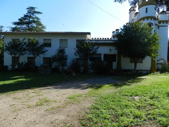 Casa Con Terreno De 3 Hectáreas Con Edificio De 1300 M  En Córdoba, Camino A Saldán