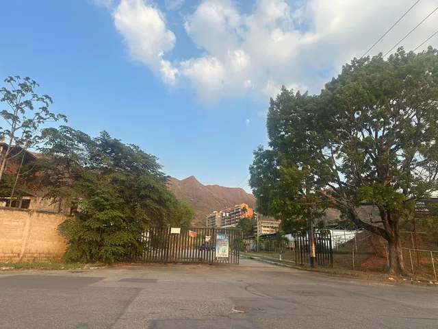 Venta Parcela Calle Semi Cerrada Mañongo 28.000$ Mml Clients