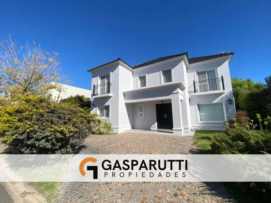 Casa En Venta En San Lucas Con Pileta! Oportunidad
