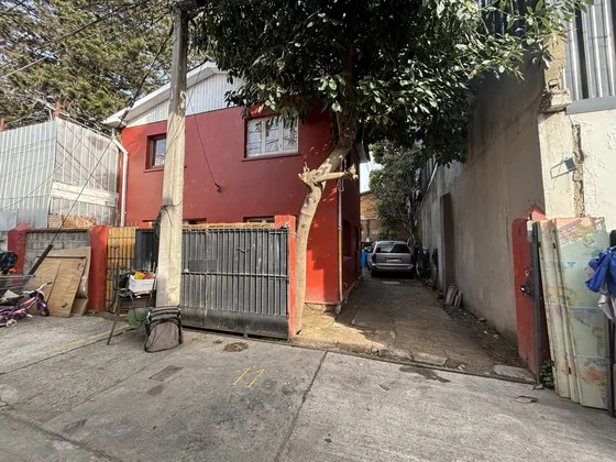 Rebajada!! Casa Potencialmente Comercial En Venta, Calle Arl