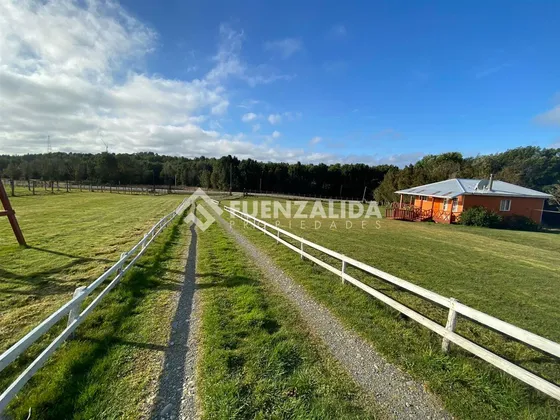 Casa En Venta De 3 Dorm. Junto A 2 Cabañas En Chacao