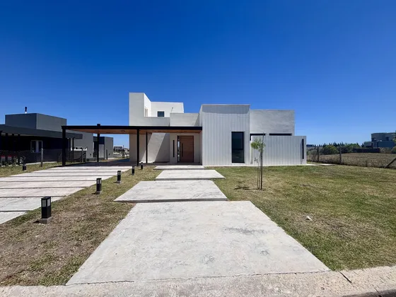 Venta Casa San Sebastian A La Laguna 5 Ambientes Area 8 