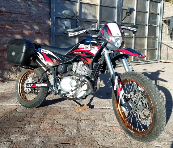 Beta 250 Adventure. Unica Con Rodado 19  Frontal.