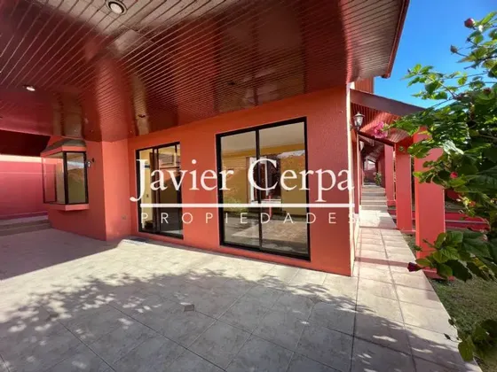 Amplia Casa En  Venta Jardines Del Sur