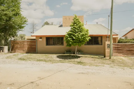 Oportunidad De Inversión. Complejo En San Antonio De Arredondo, 3 Departamentos.