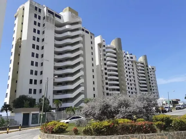 Apartamento En Caraballeda, La Guaira En Venta.- Inmobiliaria Maggi 1650
