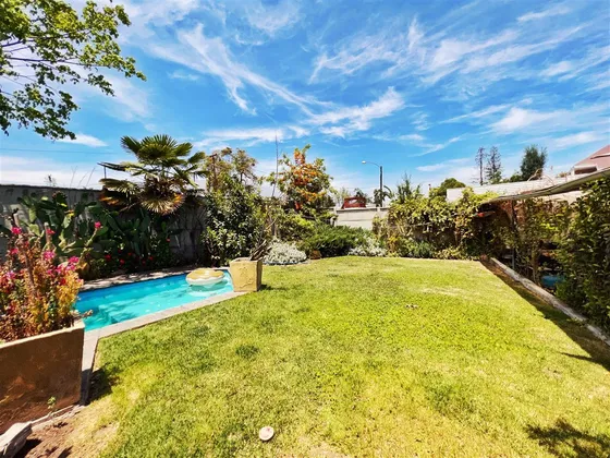 Casa En Venta De 4 Dorm. Pasaje Cerrado!! En Lo Barnechea